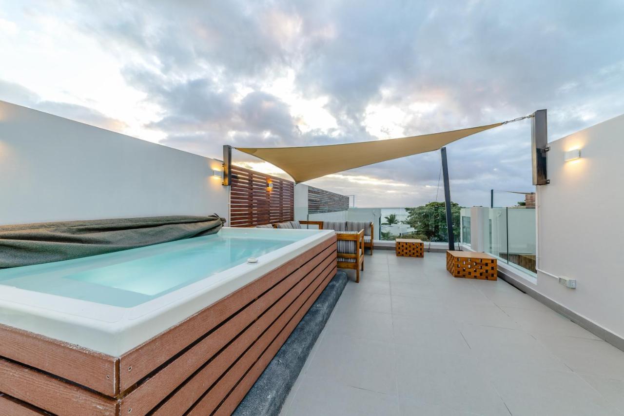 One Bay Residence Unit 15 - Penthouse With Private Roof Top, Jacuzzi And Sea View Grand-Baie Eksteriør billede