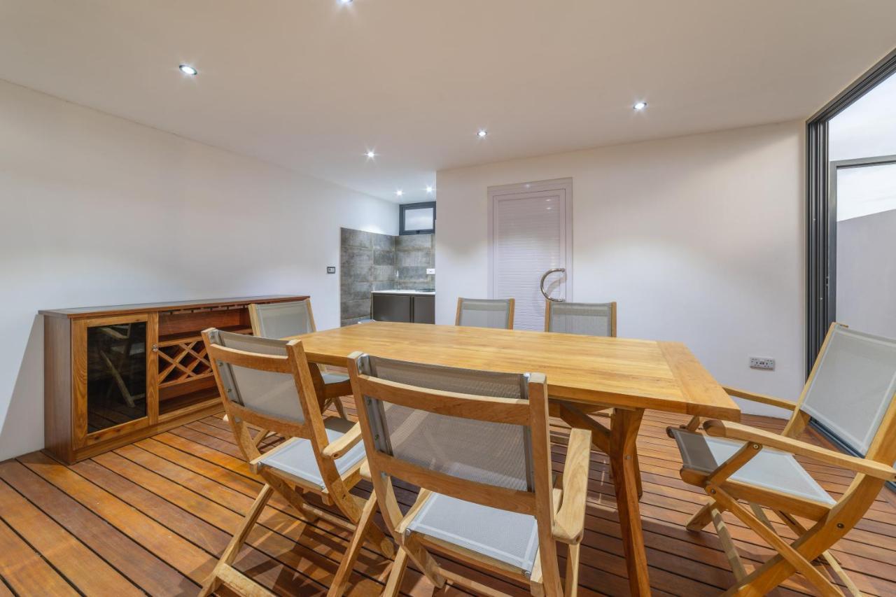 One Bay Residence Unit 15 - Penthouse With Private Roof Top, Jacuzzi And Sea View Grand-Baie Eksteriør billede