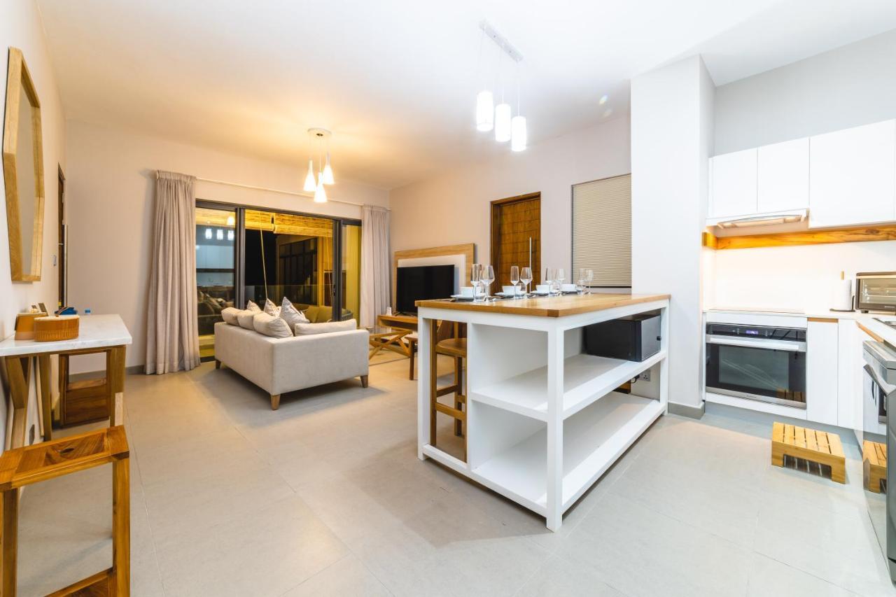 One Bay Residence Unit 15 - Penthouse With Private Roof Top, Jacuzzi And Sea View Grand-Baie Eksteriør billede