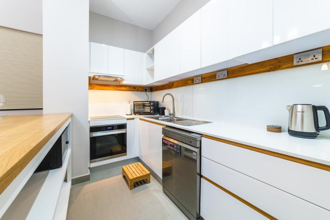 One Bay Residence Unit 15 - Penthouse With Private Roof Top, Jacuzzi And Sea View Grand-Baie Eksteriør billede