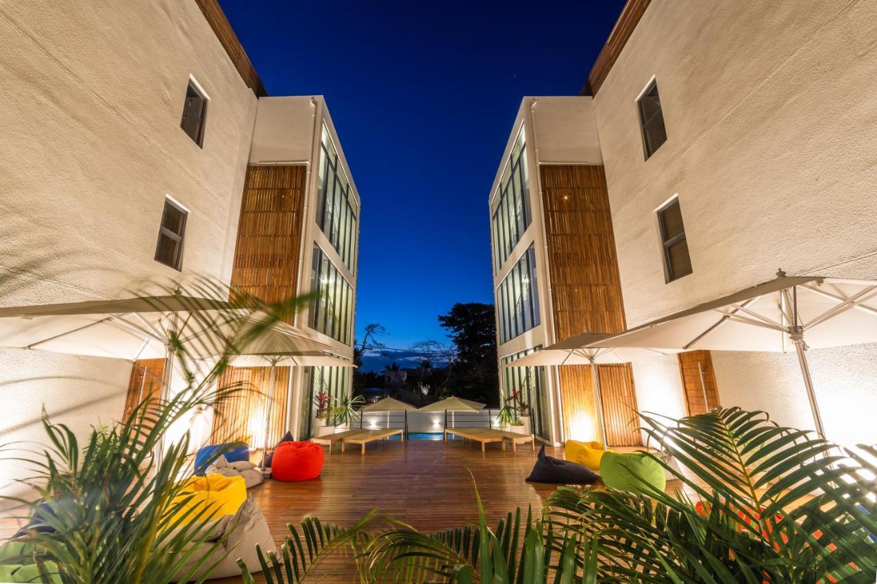 One Bay Residence Unit 15 - Penthouse With Private Roof Top, Jacuzzi And Sea View Grand-Baie Eksteriør billede